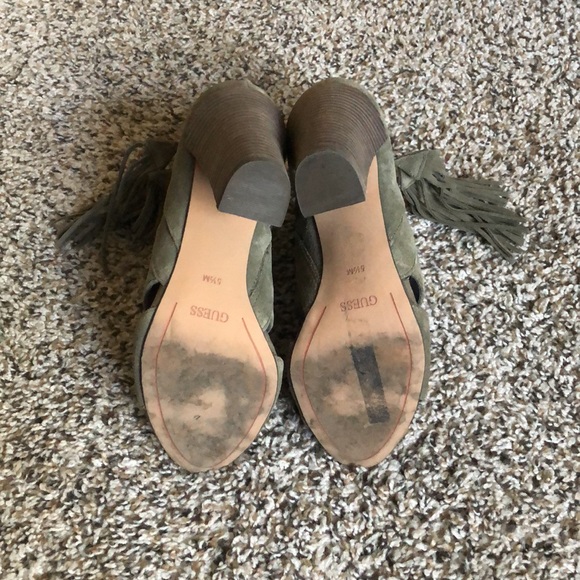 Worn Twice Guess Suede Olive Green Zip Up Peep Toe Booties 5.5 - Picture 4 of 5